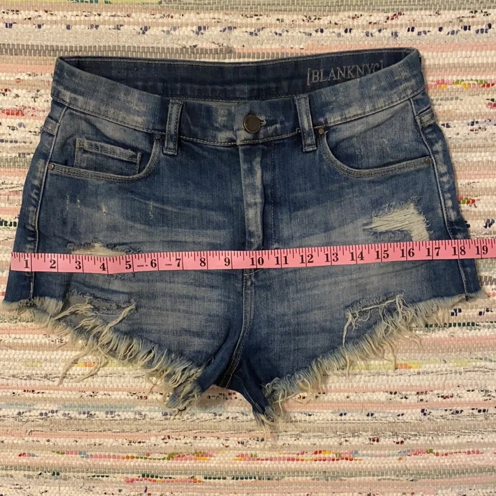 BLANK NYC Cut Off Shorts size 26 - Picture 11 of 12